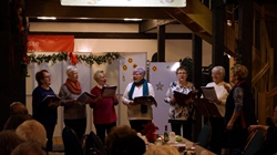 Nun gaben Mitglieder des Sängervereins Kirchhain ihr Debüt.
